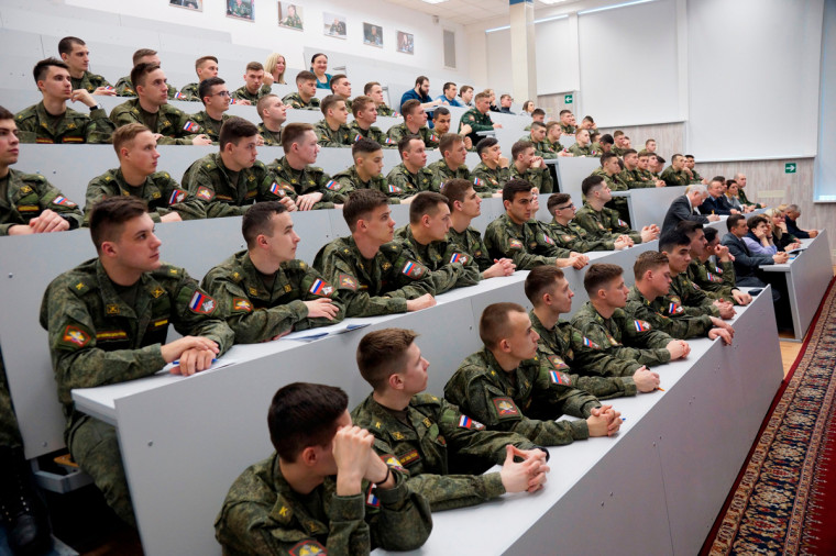 Правила поступления в военные вузы России в 2025 году.